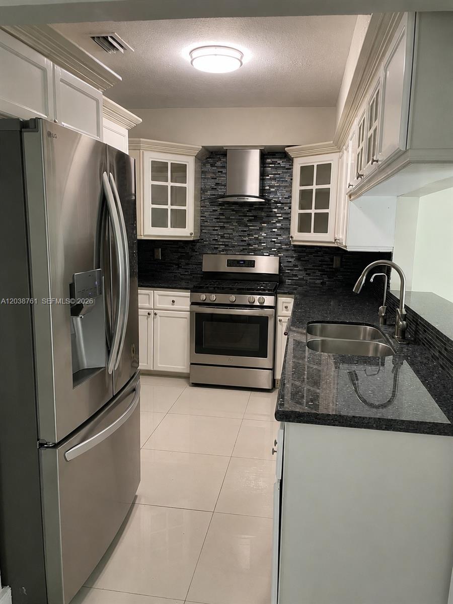 6129 Southwest 28th Street Miami, FL 33155 - Photo 4 of 19