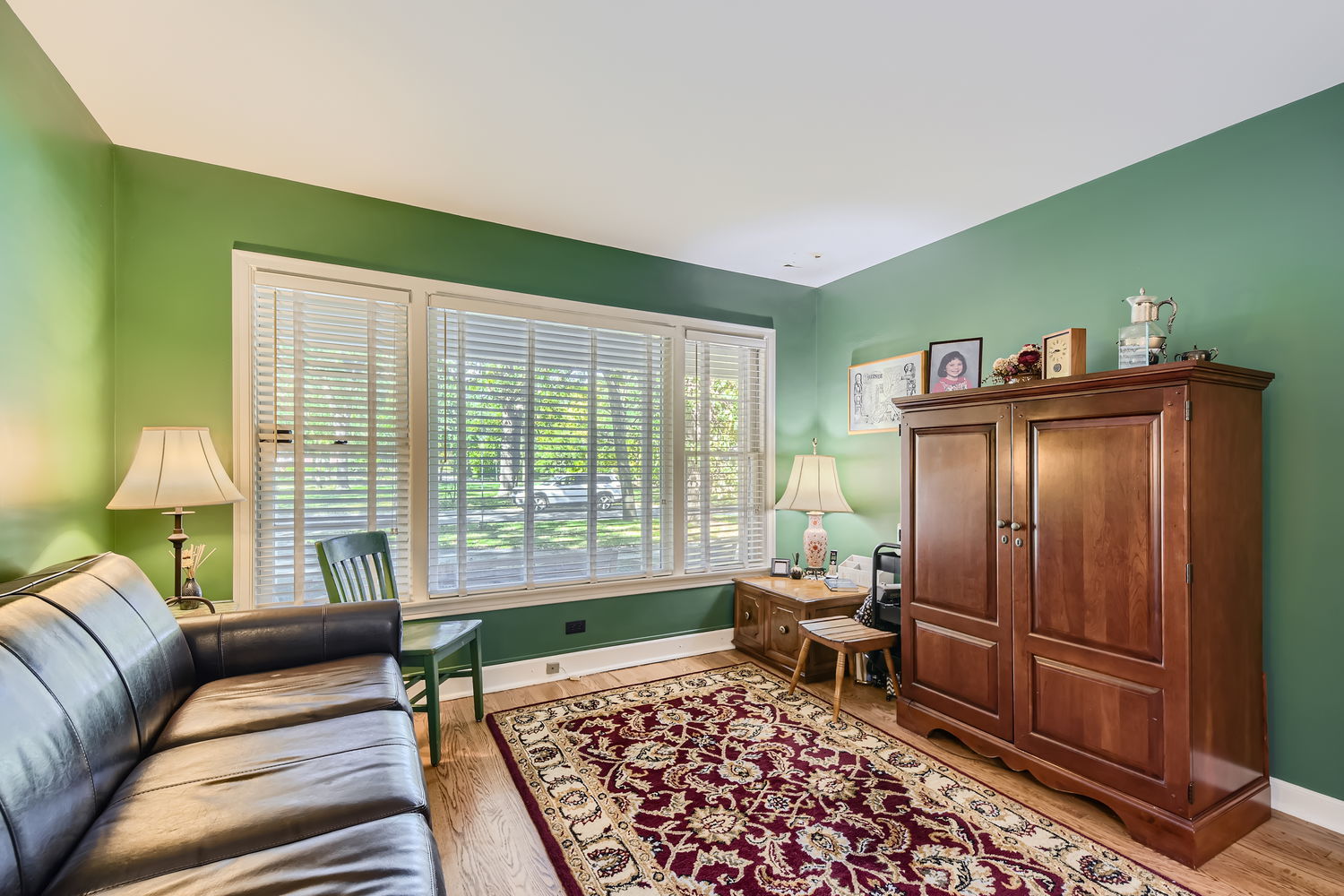 207 Scottswood Road Riverside, IL 60546 - Photo 17 of 32 a living room with furniture and a rug