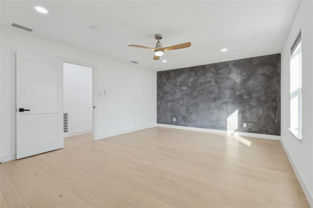12417 Quincy Lane Dallas, TX 75230 - Photo 20 of 40 an empty room with ceiling fan and window