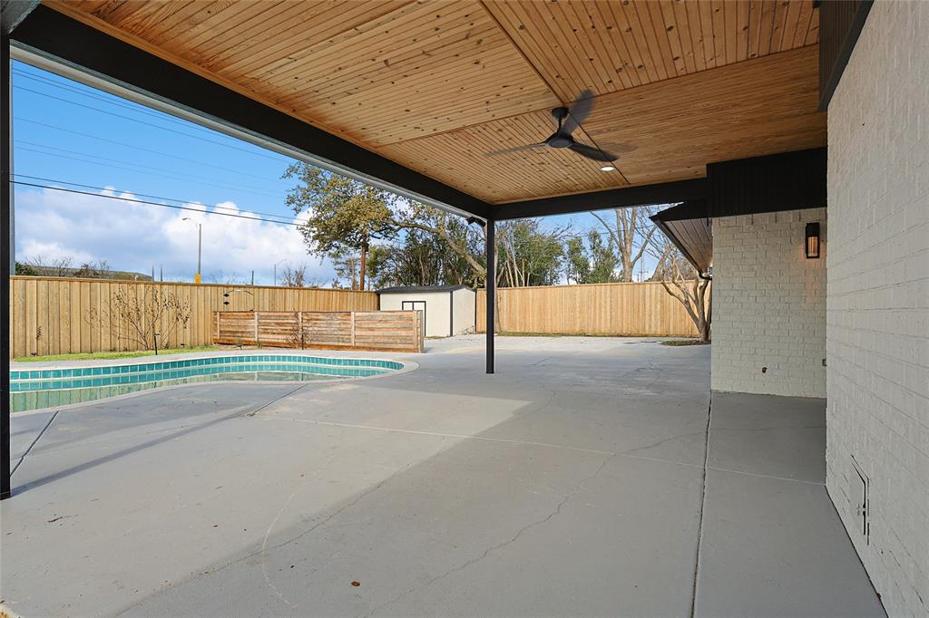 12417 Quincy Lane Dallas, TX 75230 - Photo 35 of 40 a view of a indoor basketball court