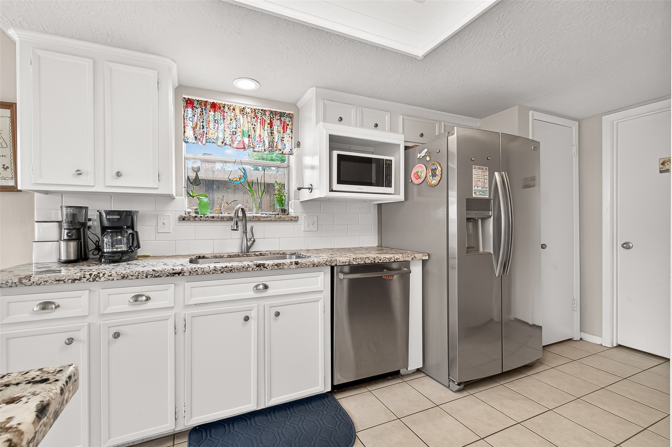 17611 Sorrell Ridge Drive Spring, TX 77388 - Photo 24 of 50 a kitchen with stainless steel appliances granite countertop a refrigerator and a stove