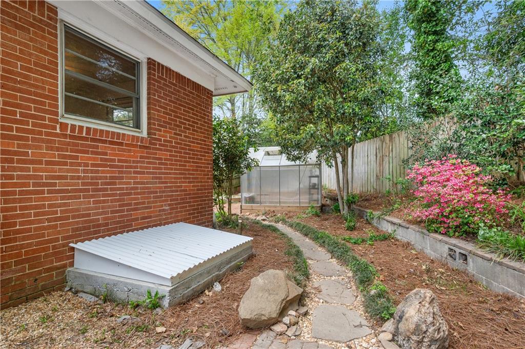 1019 Greenbriar Circle Decatur, GA 30033 - Photo 21 of 27