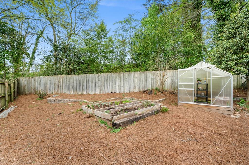 1019 Greenbriar Circle Decatur, GA 30033 - Photo 23 of 27