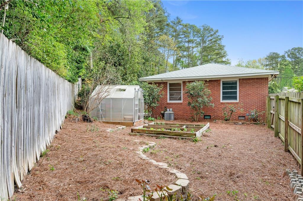 1019 Greenbriar Circle Decatur, GA 30033 - Photo 24 of 27
