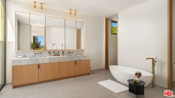 $21,500,000 | 6701 Portshead Road, Malibu, CA 90265