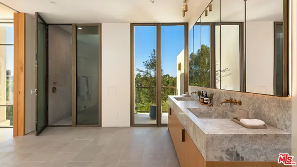 $21,500,000 | 6701 Portshead Road, Malibu, CA 90265