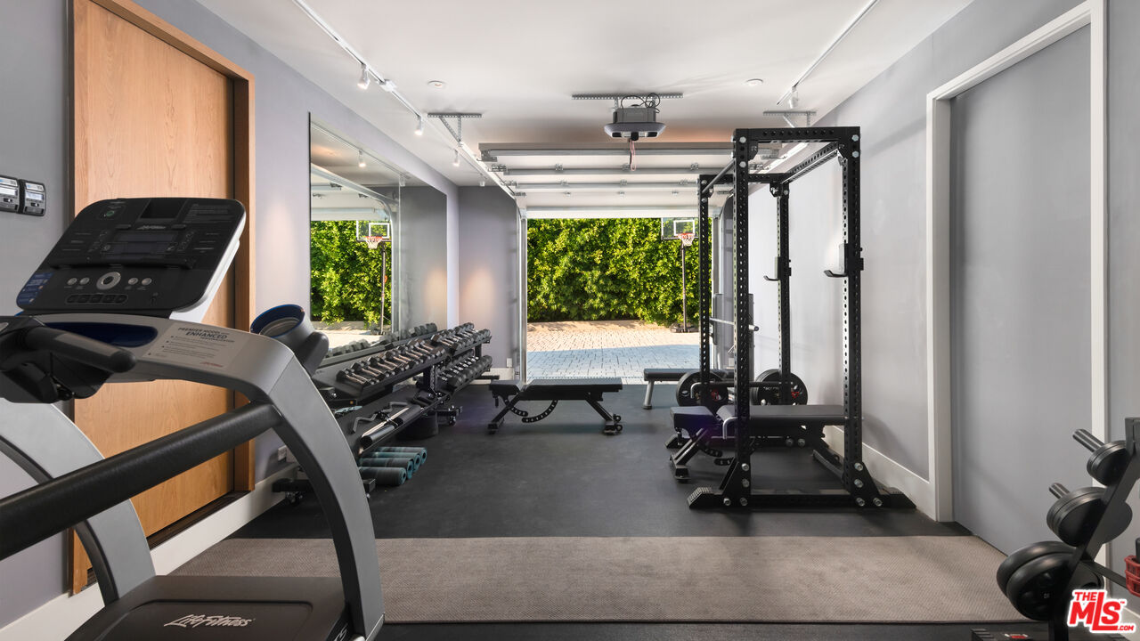 6701 Portshead Road Malibu, CA 90265 - Photo 15 of 25