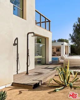 $21,500,000 | 6701 Portshead Road, Malibu, CA 90265