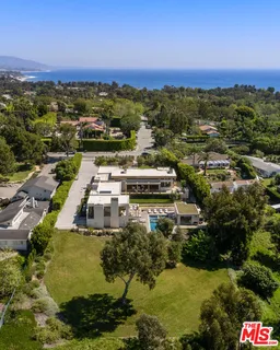 $21,500,000 | 6701 Portshead Road, Malibu, CA 90265