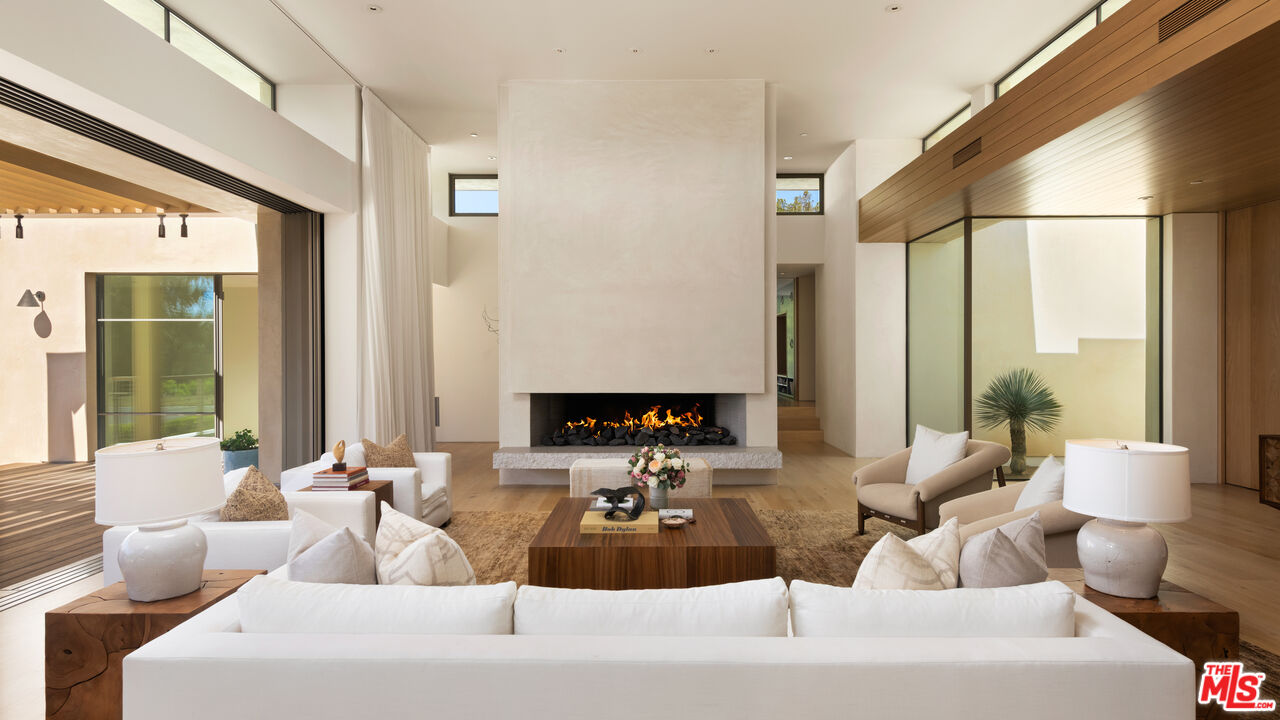 6701 Portshead Road Malibu, CA 90265 - Photo 7 of 25