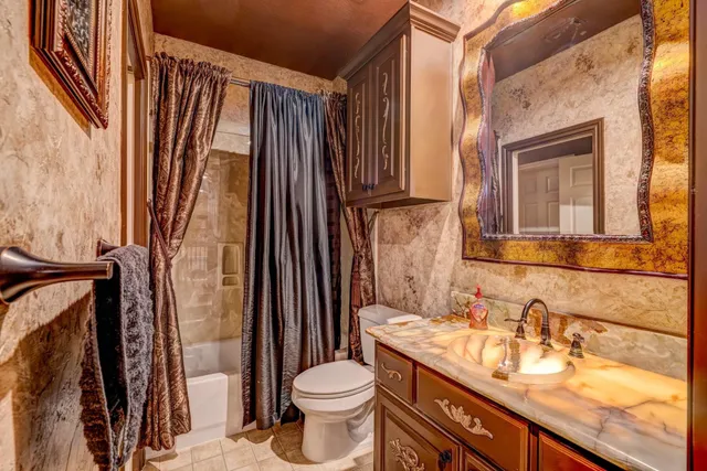 $4,995 | 13703 Greenwood Lane South, Houston, TX 77044