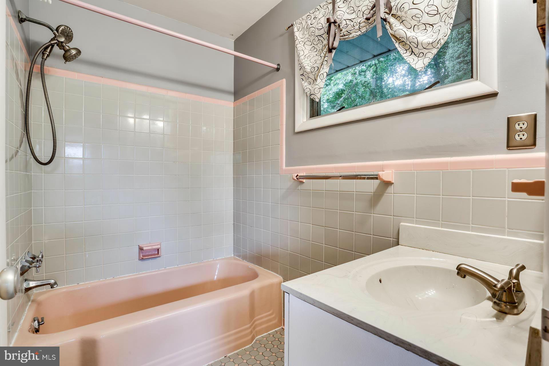 413 Nottingham Road Baltimore, MD 21229 - Photo 19 of 29 Bath