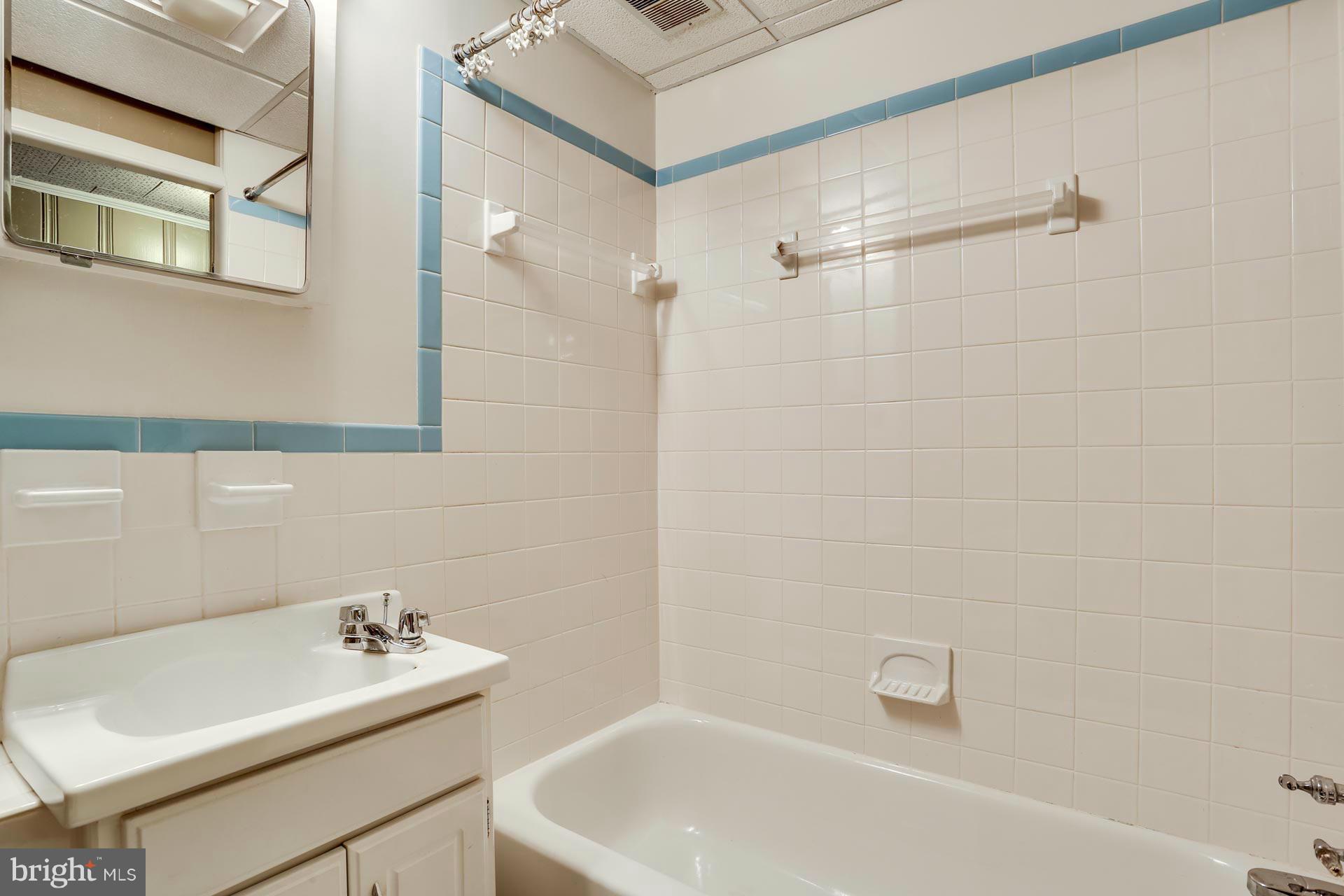 413 Nottingham Road Baltimore, MD 21229 - Photo 23 of 29 Bath