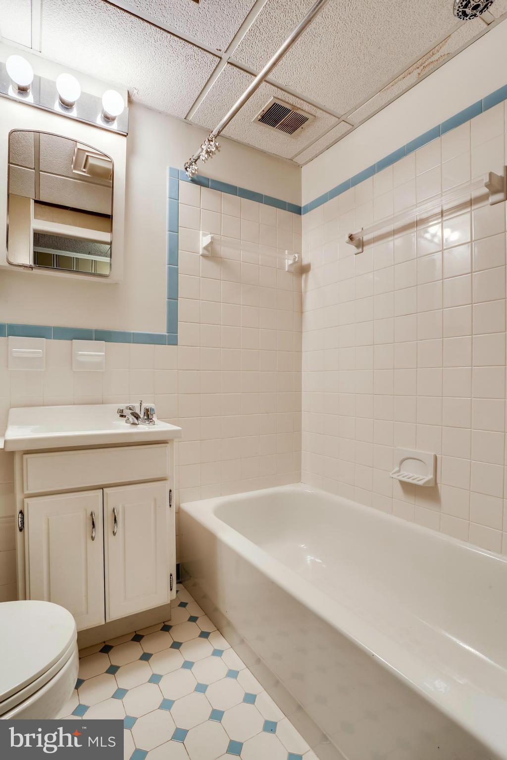 413 Nottingham Road Baltimore, MD 21229 - Photo 24 of 29 Bath