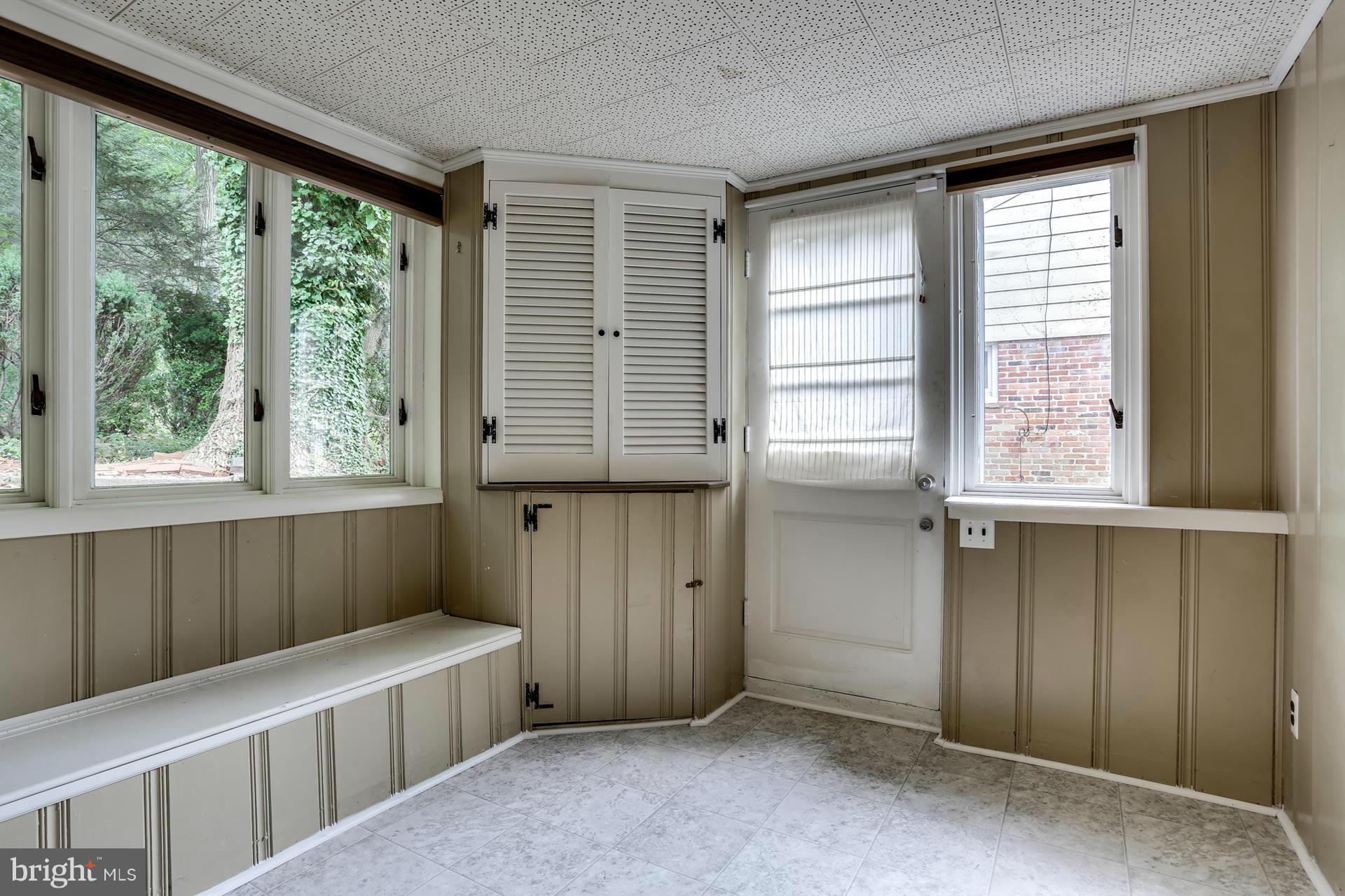 413 Nottingham Road Baltimore, MD 21229 - Photo 25 of 29 Mudroom