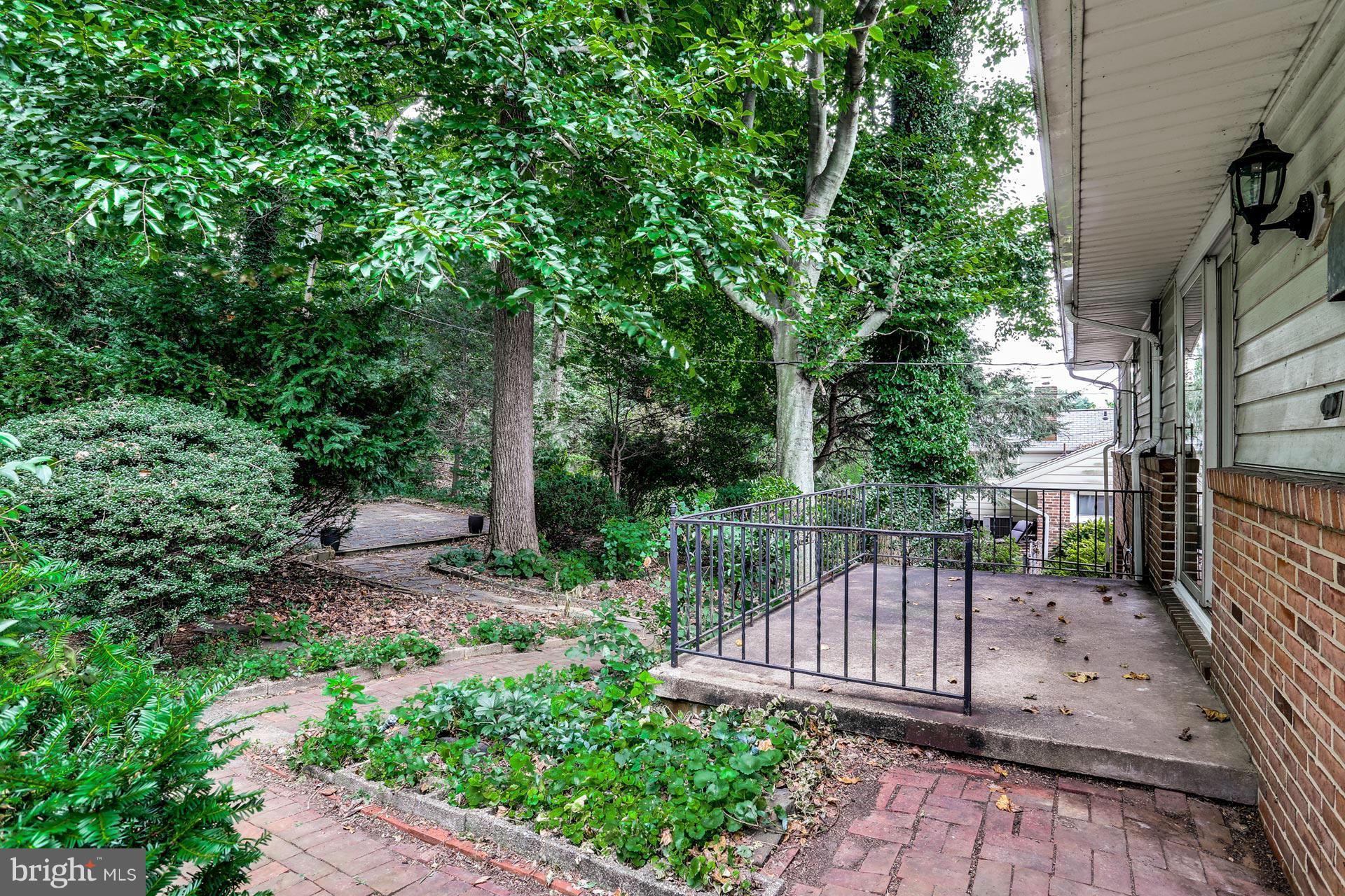 413 Nottingham Road Baltimore, MD 21229 - Photo 4 of 29 Exterior (Rear)