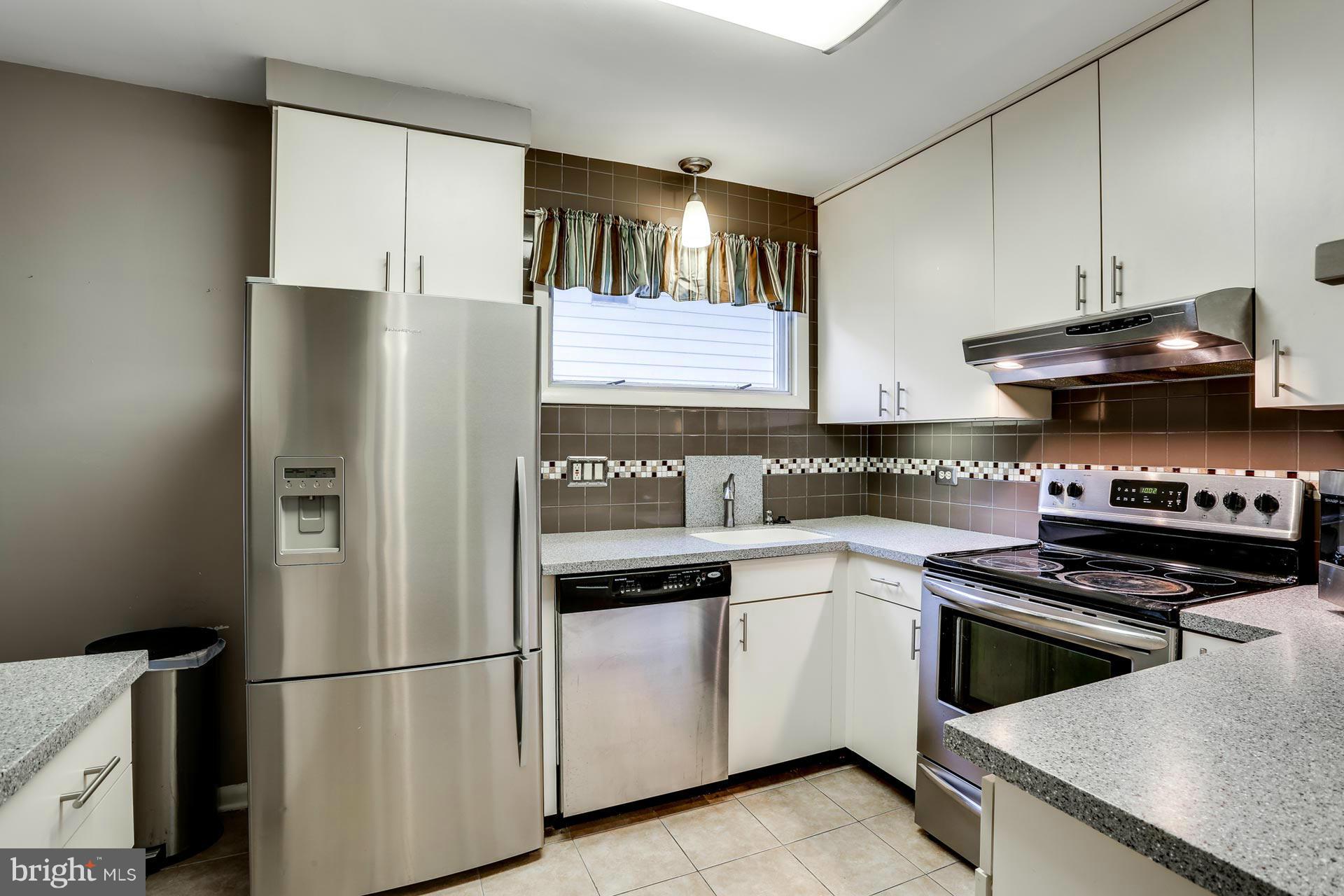 413 Nottingham Road Baltimore, MD 21229 - Photo 5 of 29 Kitchen