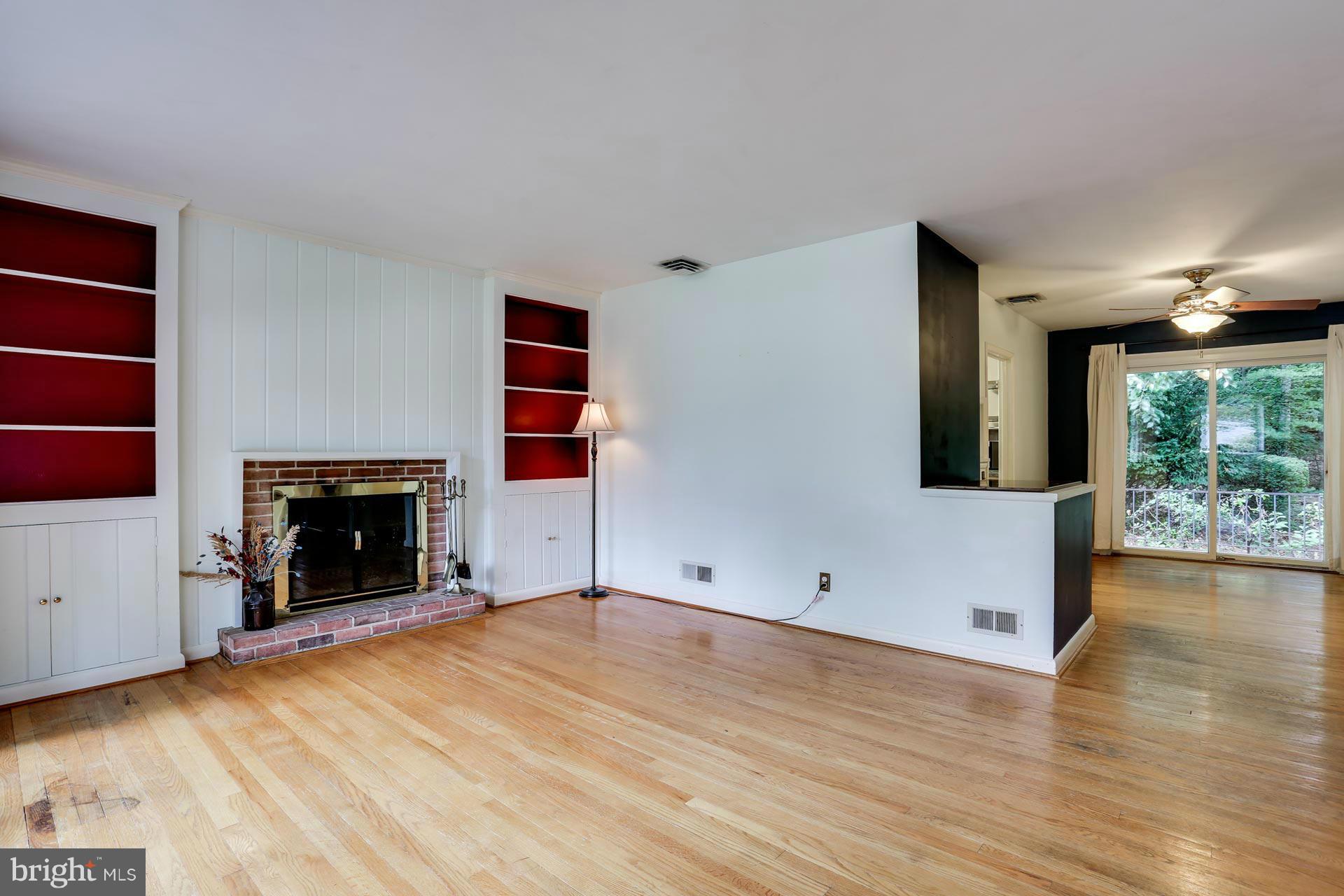 413 Nottingham Road Baltimore, MD 21229 - Photo 8 of 29 Living Room