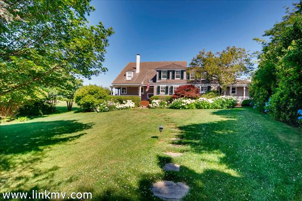 7 Starbuck Neck Road Edgartown, MA 02539 - Photo 12 of 41 a front view of a house with garden