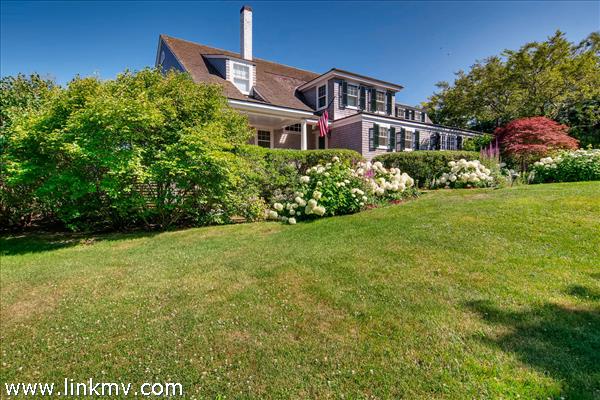 7 Starbuck Neck Road Edgartown, MA 02539 - Photo 9 of 41 a front view of a house with a yard