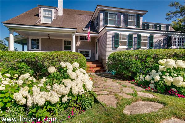 7 Starbuck Neck Road Edgartown, MA 02539 - Photo 10 of 41 a front view of a house with a yard