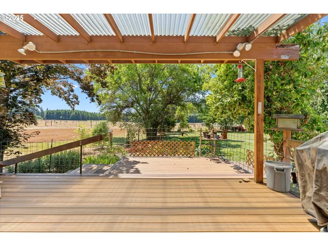 a view of a outdoor space