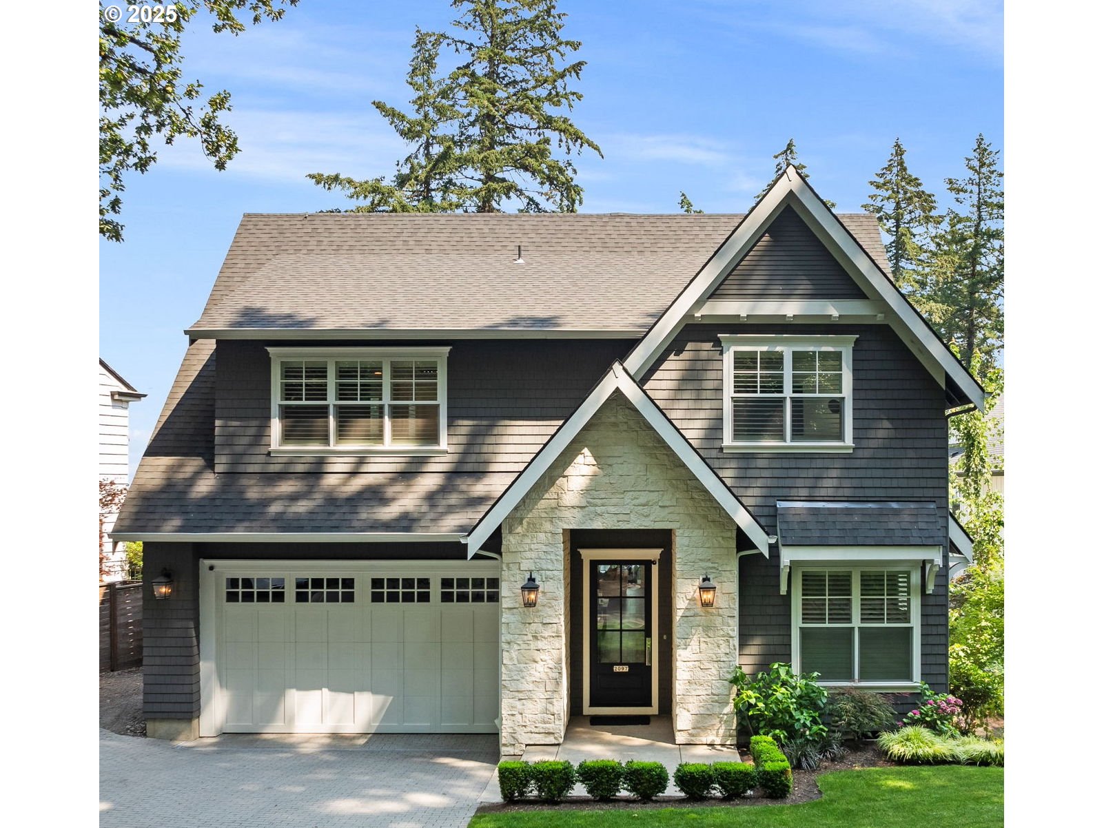 2097 South Military Road Portland, OR 97219 - Photo 1 of 46 Gallery Image 1