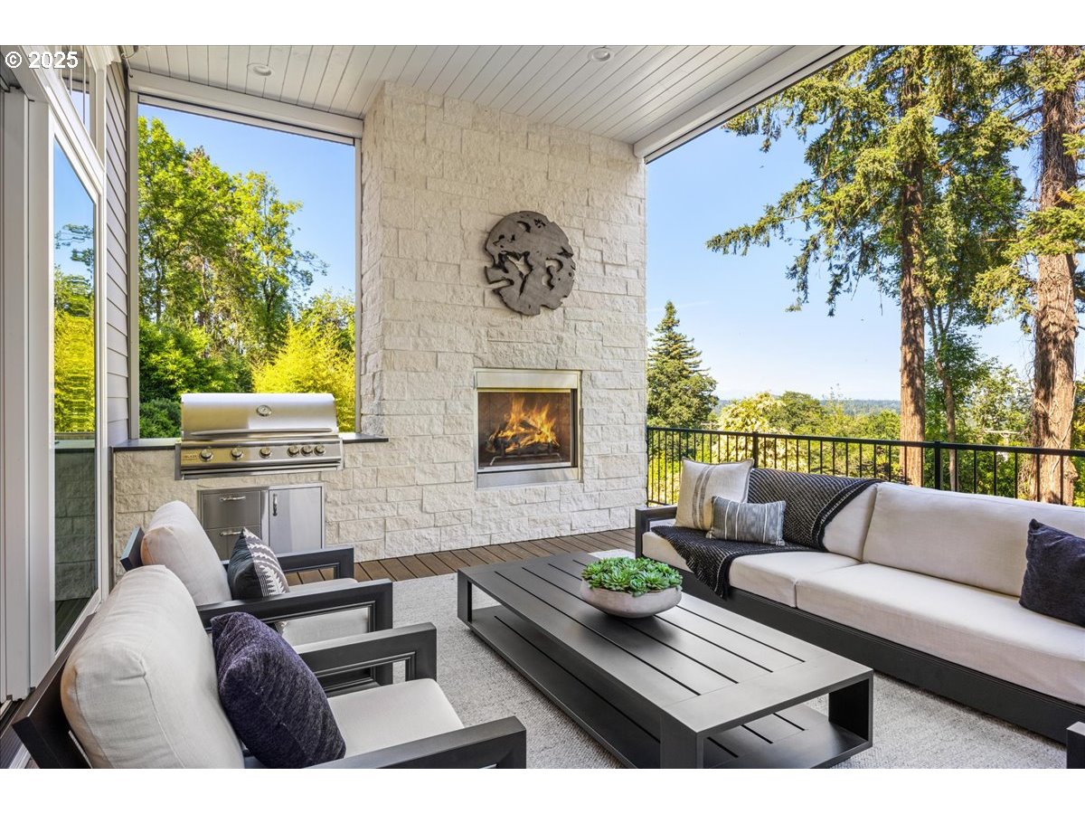 2097 South Military Road Portland, OR 97219 - Photo 14 of 46 Gallery Image 14