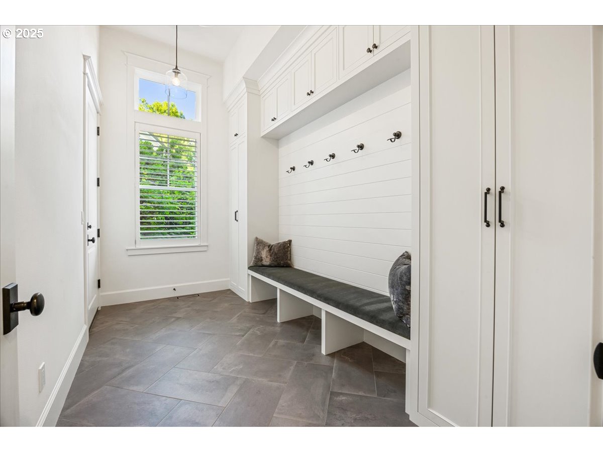 2097 South Military Road Portland, OR 97219 - Photo 24 of 46 Gallery Image 24