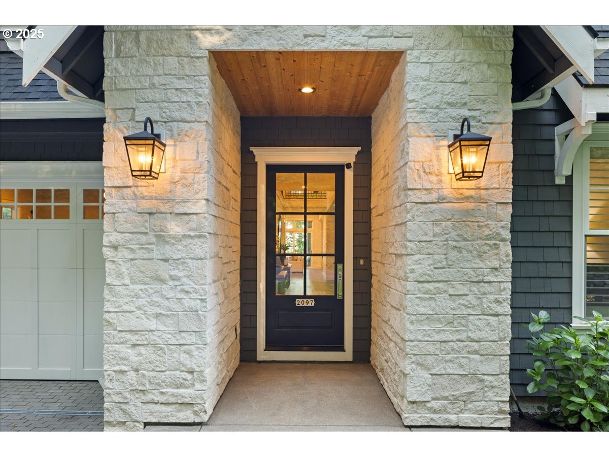 2097 South Military Road Portland, OR 97219 - Photo 3 of 46 Gallery Image 3