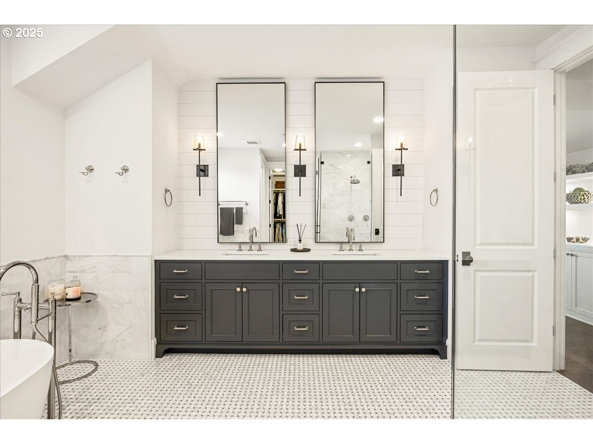 2097 South Military Road Portland, OR 97219 - Photo 32 of 46 Gallery Image 32