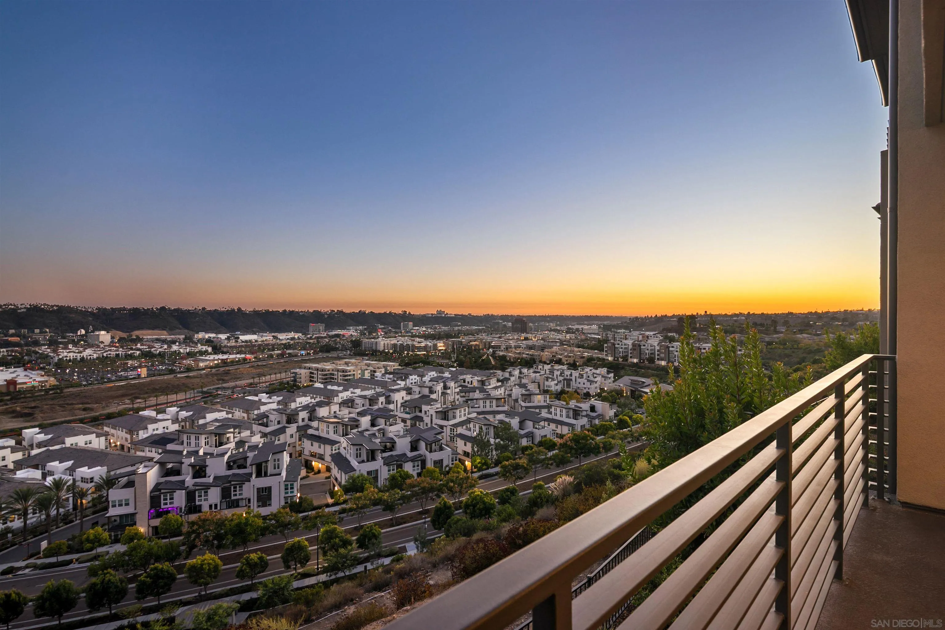 2929 Via Alta Place San Diego, CA 92108 - Photo 5 of 43