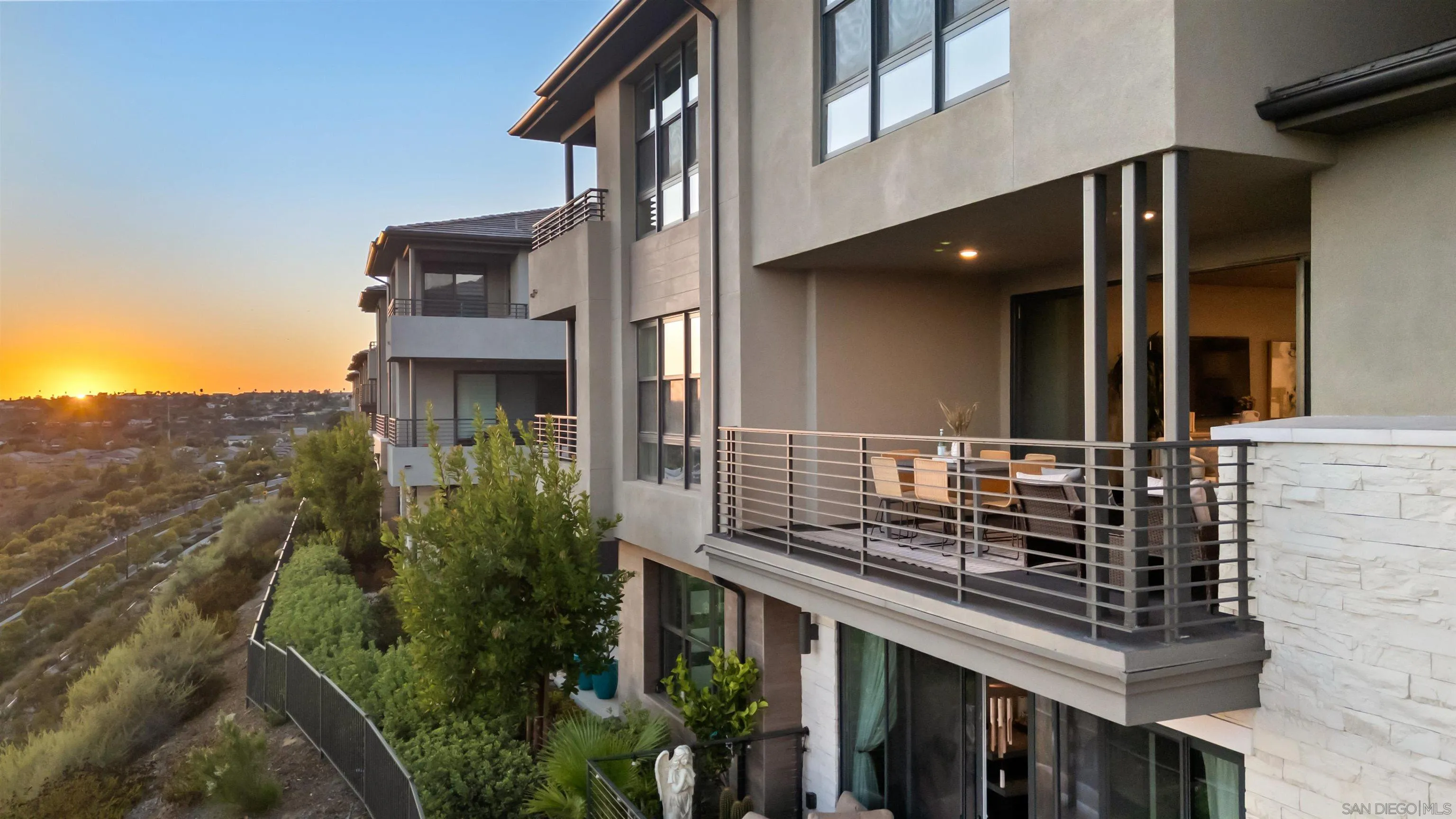 2929 Via Alta Place San Diego, CA 92108 - Photo 6 of 43