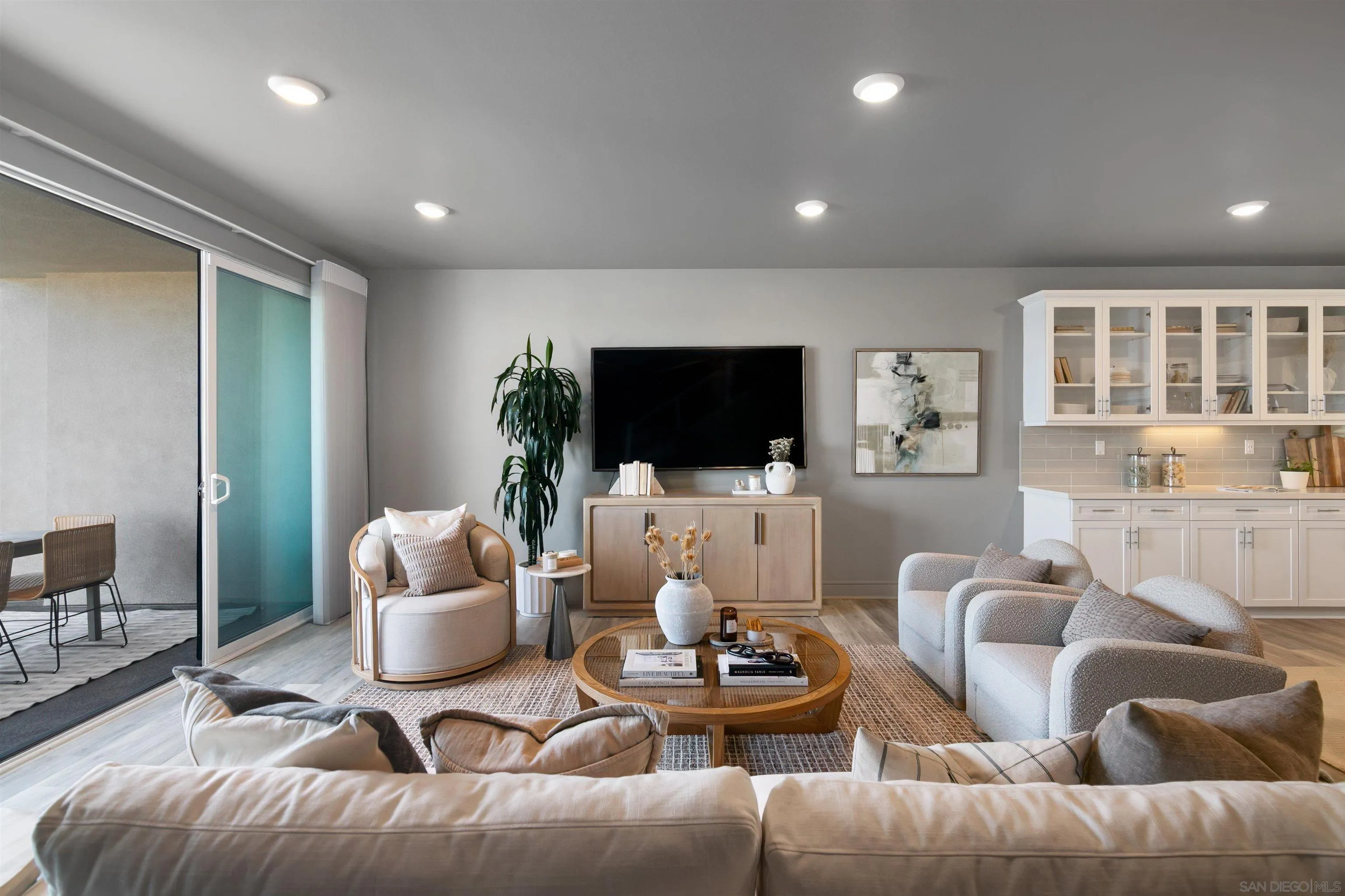 2929 Via Alta Place San Diego, CA 92108 - Photo 8 of 43