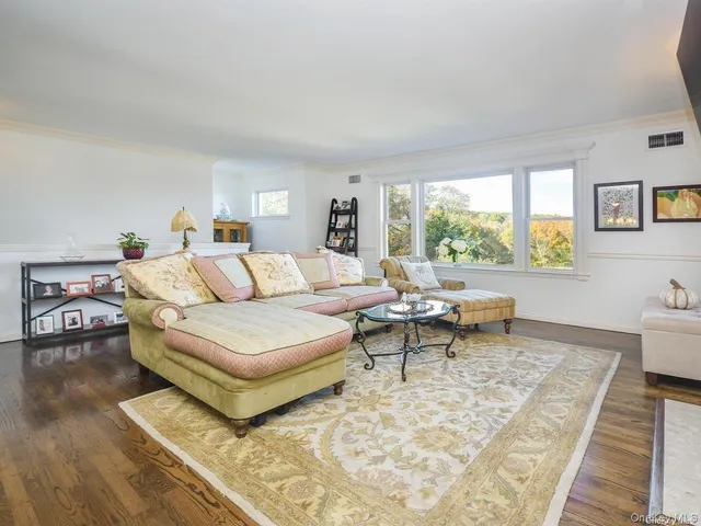 $995,000 | 4 Ale Court, Centerport, NY 11721