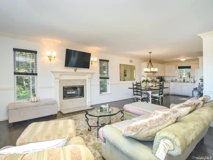 $995,000 | 4 Ale Court, Centerport, NY 11721