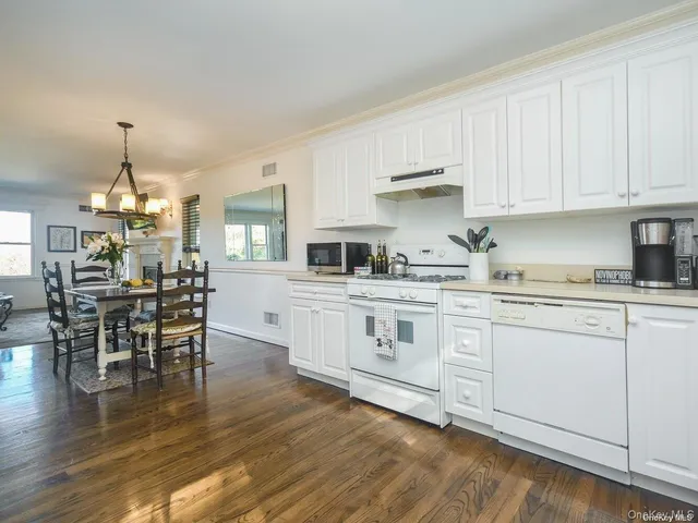 $995,000 | 4 Ale Court, Centerport, NY 11721