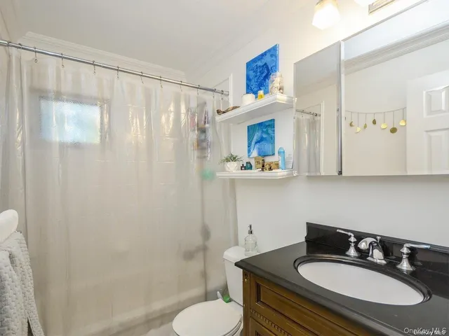 $995,000 | 4 Ale Court, Centerport, NY 11721