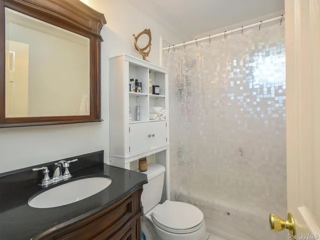 $995,000 | 4 Ale Court, Centerport, NY 11721