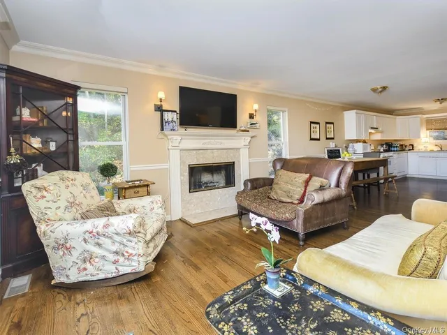 $995,000 | 4 Ale Court, Centerport, NY 11721