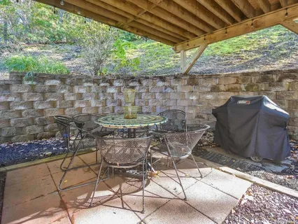 $995,000 | 4 Ale Court, Centerport, NY 11721