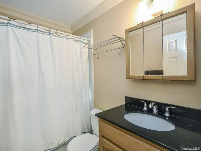 $995,000 | 4 Ale Court, Centerport, NY 11721