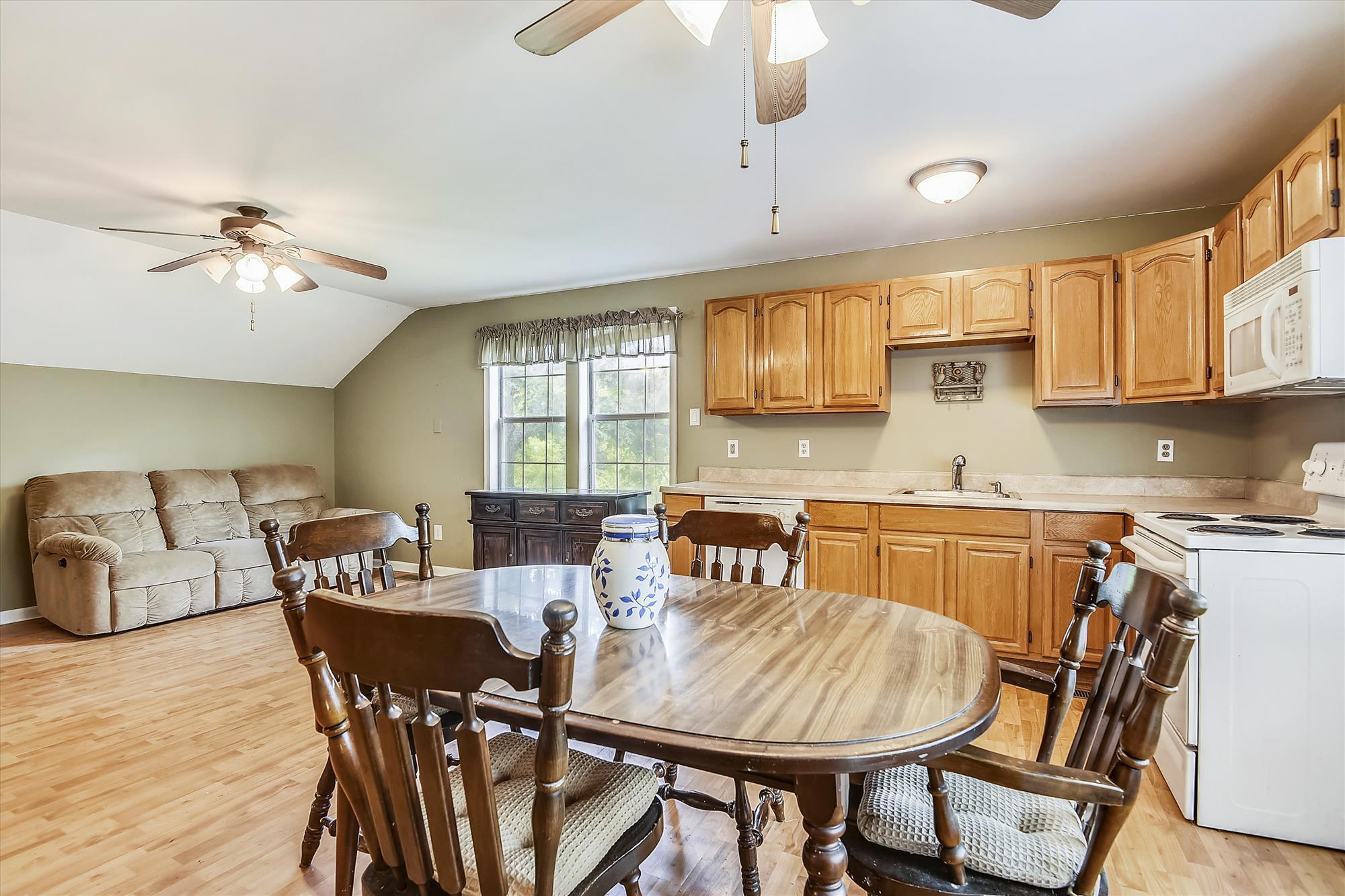 579 Hill Branch Road Ridgeville, SC 29472 - Photo 41 of 53 Garage Apartment-Breakfast Room-_DSC0382