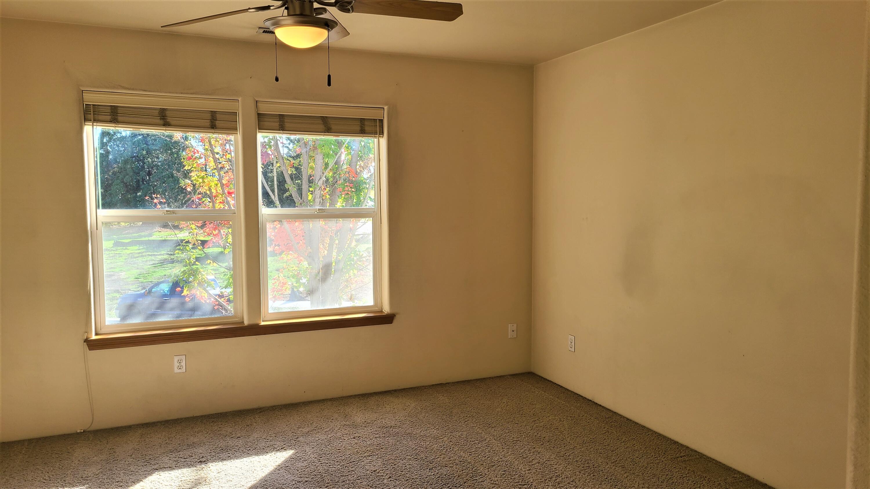 329 Cascade Drive Central Point, OR 97502 - Photo 25 of 30 Gallery Image 25