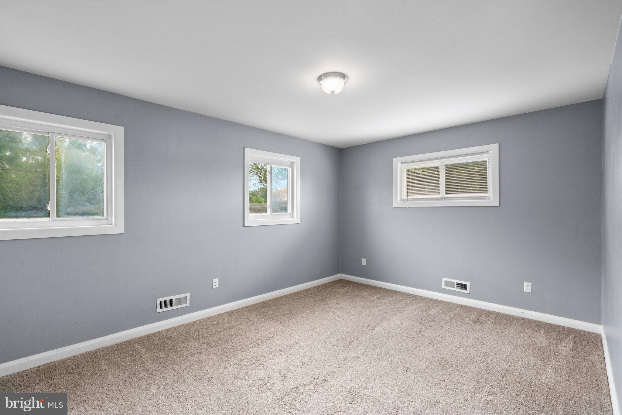 909 Sedgley Road Catonsville, MD 21228 - Photo 24 of 38 Upper Bedroom