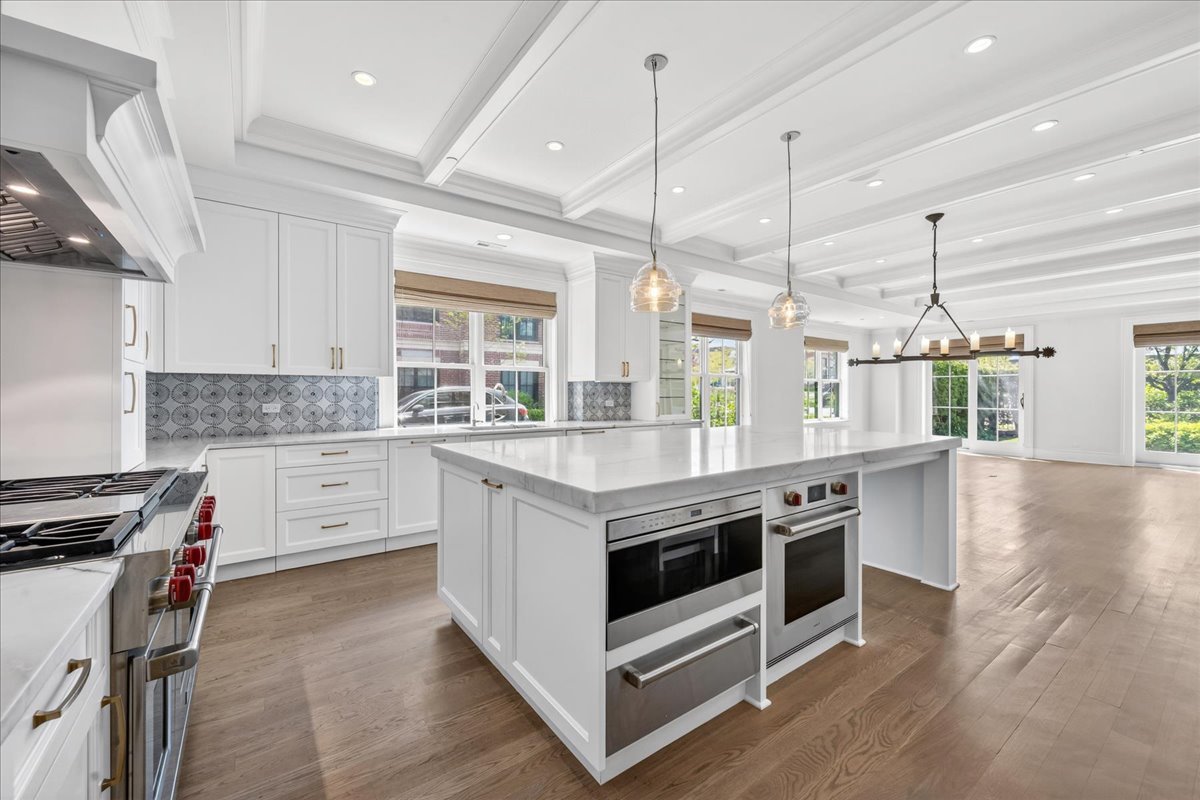 727 North McKinley Road, Unit 100 Lake Forest, IL 60045 - Photo 10 of 37 Gallery Image 10