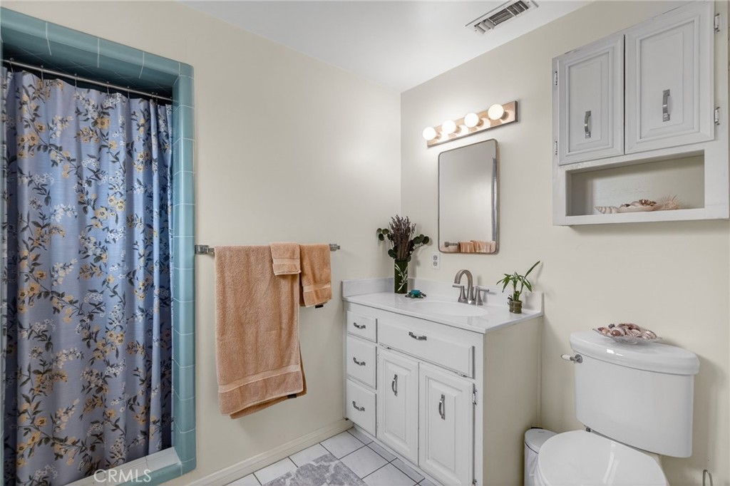 11543 Tulane Avenue Riverside, CA 92507 - Photo 32 of 49 The primary 3/4 bath