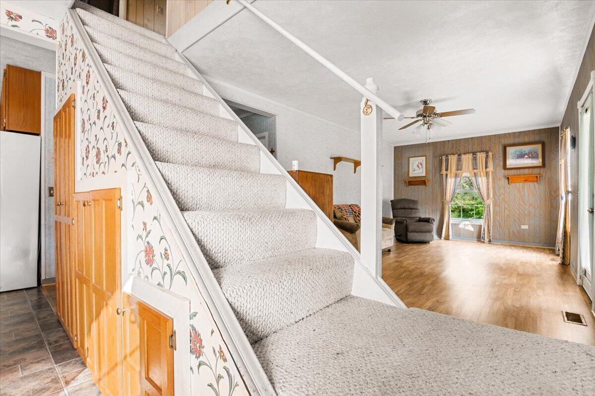520 Singing Hills Road Corbin, KY 40701 - Photo 38 of 44 13-Stairs
