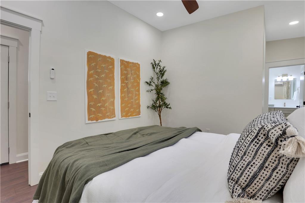 207 Walthall Street Marietta, GA 30064 - Photo 25 of 42 a bedroom with a bed and a window