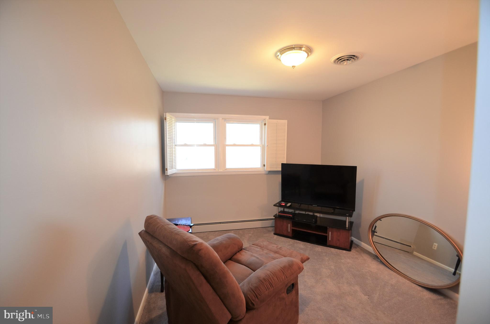15930 Woods Center Road Silver Spring, MD 20906 - Photo 14 of 33 Third bedroom
